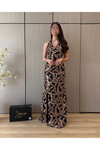 Knoz Style Black and gold evening dress, classic cut and shiny embroidery