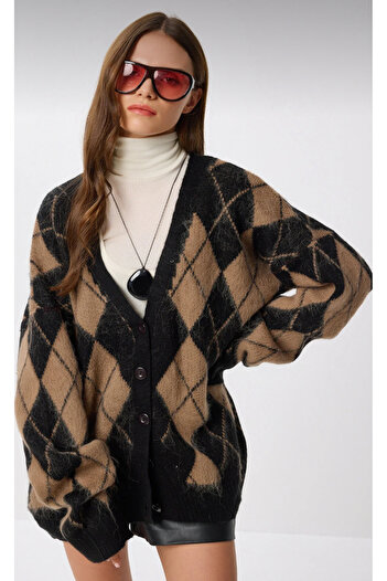 BE CHİC Women's V-Neck Buttoned Plaid Baglava Patterned Wool Casual Long Cardigan Mm9000