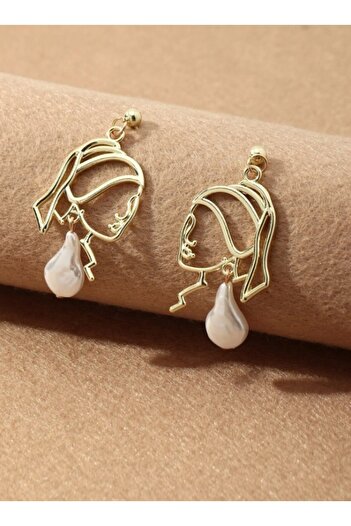 Inovius Gold Earrings, Female Profile Model