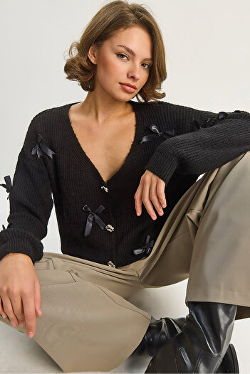 Bianco Lucci Women's Bow Accessory V-Neck Oversize Buttoned Cardigan 60283642