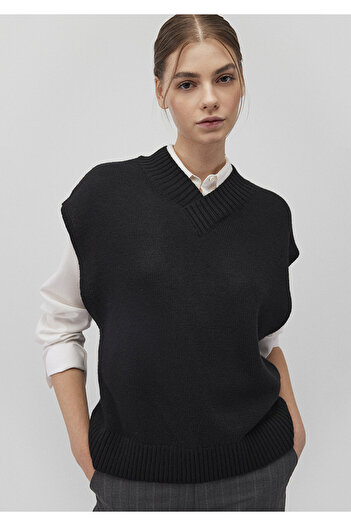 Mavi Wool Blended V-Neck Black Sweater Regular Fit / Regular Fit 1710573 -900