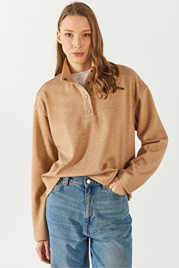 VENA Molly Sweatshirt with Snap Collar - Taba