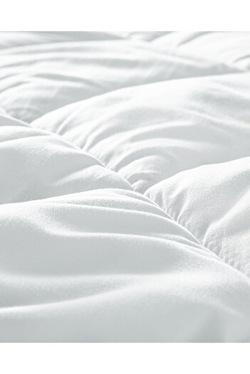 English Home White Microfiber Siesta Single Quilt
