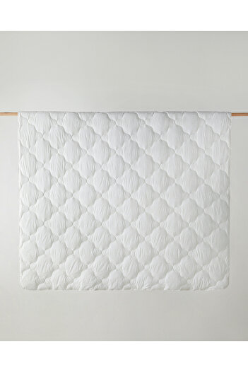 English Home Comfy Cotton Quilt 195X215 cm White