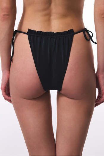 Penti Schwarzer Bikini-Unterteil mit super Rüschen und niedriger Taille