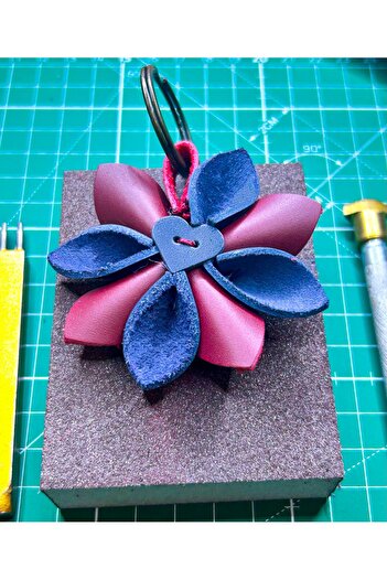 ısıkkonya Handcrafted Genuine Leather Daisy-Like Gift Keychain
