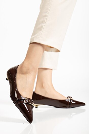 Dilimler Ayakkabı Women's Short Heeled Shoes Brown Patent Leather Small Heel Strappy