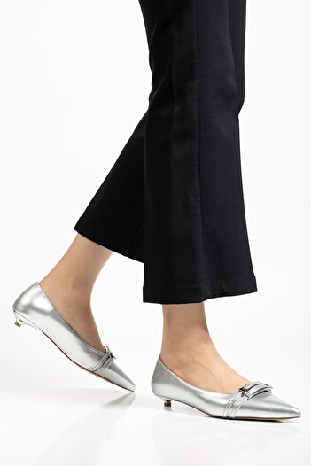 Dilimler Ayakkabı Women's Short Heeled Shoes Silver Patent Leather Small Heel Strappy