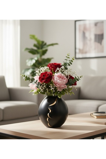 Generic Black decorative flower vase - modern luxury design without flowers to add a touch of luxury to your decor