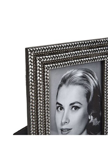 OEM Decorative Photo Frame in Polyresin Silver Triple Embossed Chain Pattern 10x15cm