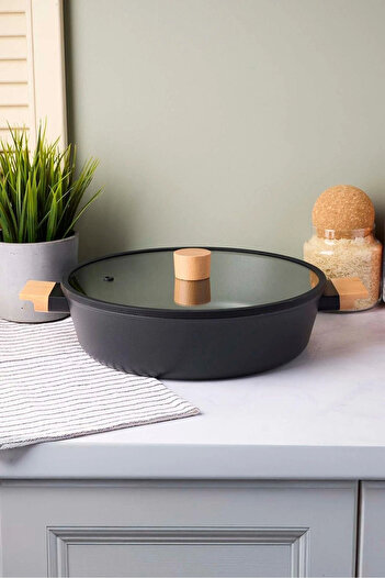 PerottiHome Cookwood Black Induction Base Ceramic Flat Pot with Wooden Handle and Lid 28 cm