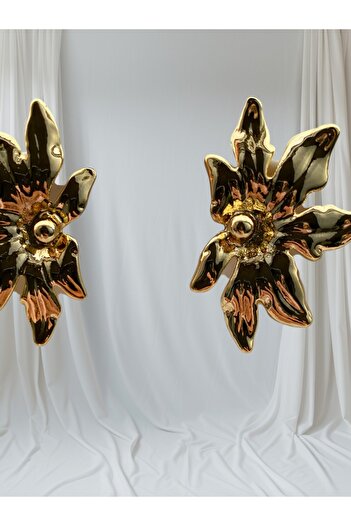 VEGALUXE Leaf Earrings Gold Color