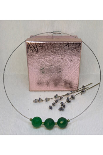 Amma Design Handmade necklace on silicone wire, decorated with three semi-precious green agate stones