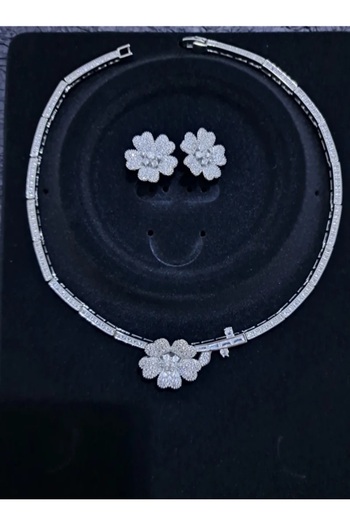 Generic Joulary Zirconia Flower Necklace