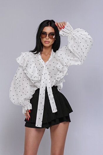 Pretty White shirt with polka dots