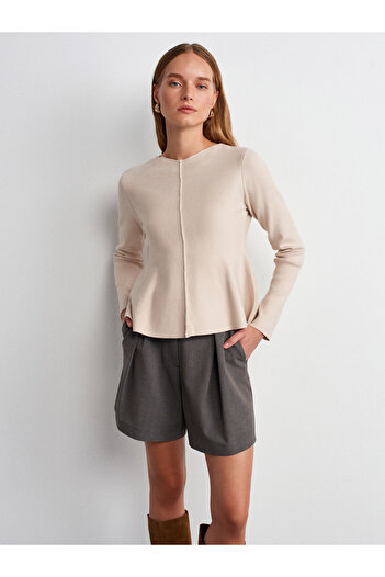 Dilvin 10824 Tricotaj peplum cu gât rotund, bej deschis