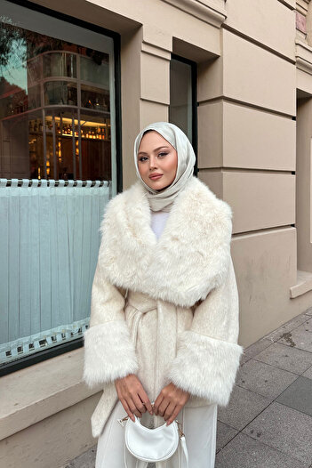 LOCCO Women's Fur Detail Waist Tie Short Coat Cream