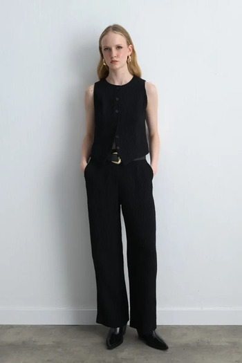 Gusto Anka Collection Round Neck Crinkle Vest - Black