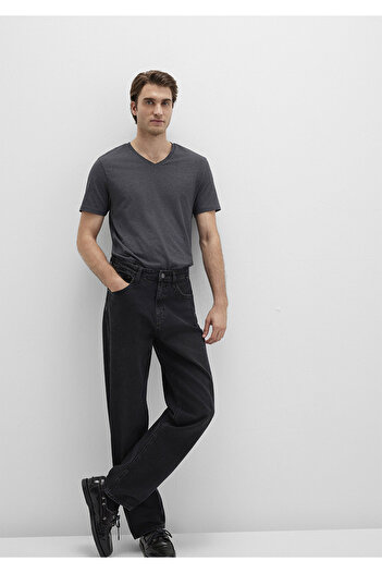 Mavi Graues Basic-T-Shirt mit Stretch-V-Ausschnitt und tailliertem Schnitt 061748 -24398