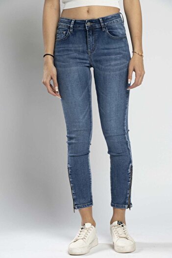 Nichii Skinny High-Waist Jeans