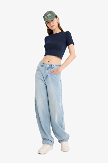 DeFacto Cool Fitted Crop Basic μονόχρωμο κόκκινο κοντομάνικο μπλουζάκι F8924AX25HS