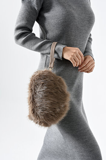 byFOX Fashion Plush Small Size Crossbody Shoulder Bag with Snap Closure and Zipper Closure Width: 18cm Length: 13cm Bottom: 5cm