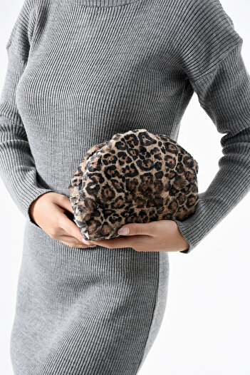 byFOX Fashion Plush Small Size Crossbody Shoulder Bag with Snap Closure and Zipper Closure Width: 18cm Length: 13cm Bottom: 5cm