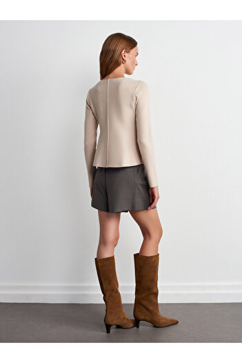 Dilvin 10824 Tricotaj peplum cu gât rotund, bej deschis