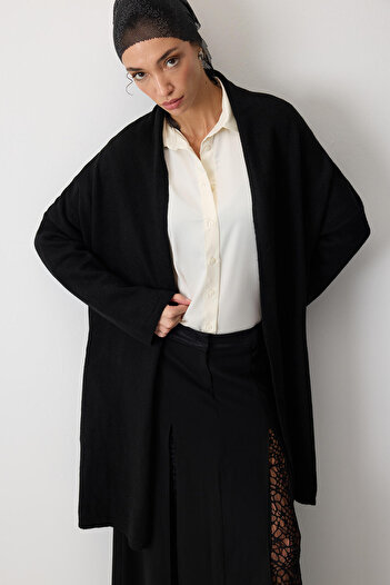 Touché Privé Oversize Knit Cardigan with Pockets