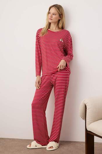 Trendyol Collection Regenbogen-bedrucktes, rot gestreiftes Viskose-Pyjama-Set – THMAW25PT00014