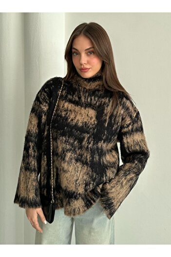 Laluvia Pulover Camel-Negru cu guler înalt