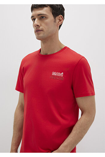 Mavi Jeans-bedrucktes rotes T-Shirt mit schmaler Passform und engem Schnitt 066841-33099