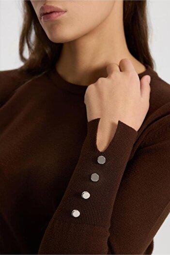 VENA Mona Crew Neck Buttoned Knit Sweater-Brown