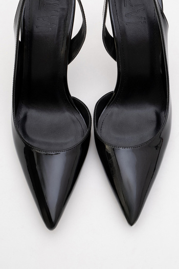 LuviShoes Provázkové černé lakované dámské boty na podpatku