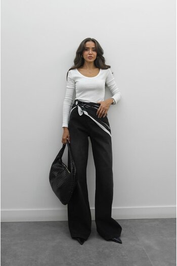 Havoş Wide Leg Jeans with Black Scarf