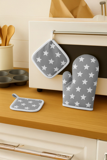 LADYNİL Heat Resistant Set of 3 Oven Mitts and Holders