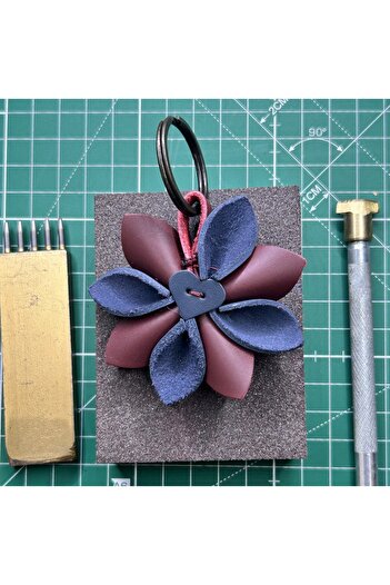 ısıkkonya Handcrafted Genuine Leather Daisy-Like Gift Keychain