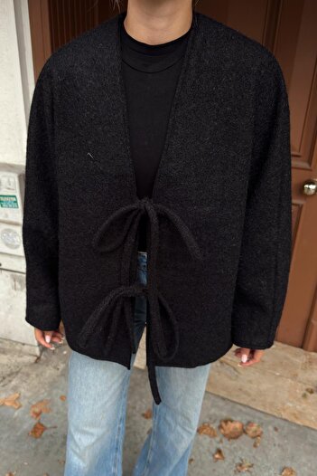 Swist Siyah Oversize Bağlama Detaylı Kadın Yün Kaşe Ceket