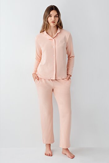 Pierre Cardin Women's Salmon Licensed Pocket Detailed Long Sleeve Buttoned Pajama Set 2 Pairs of Socks Gift