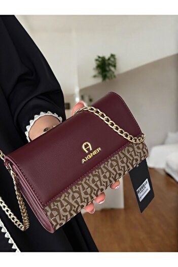 UU2 Shoulder bag with accessories