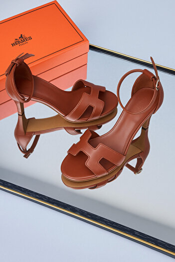 style iconic Luxury Women’s Open Toe Heeled Sandals – Elegant H-Cut Design with Ankle Strap