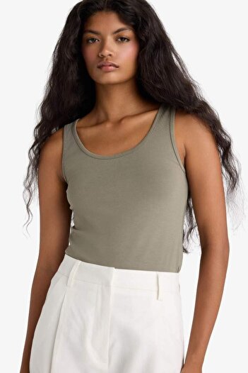 DeFacto Slim Fit Slim Fit Basic Plain Round Neck Undershirt (25 Au)