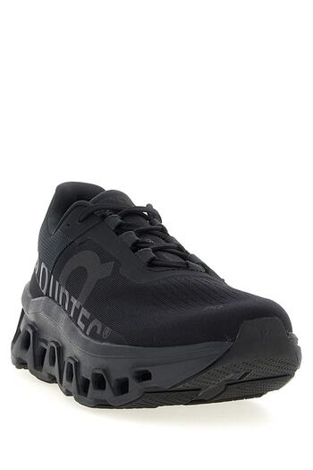 On Running Adidași „Cloudmonster”