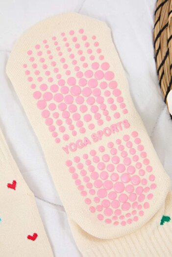 Trendyol Collection Ecru Herzdesign rutschfeste Yoga/Pilates-Stricksocken THMAW26CO00019