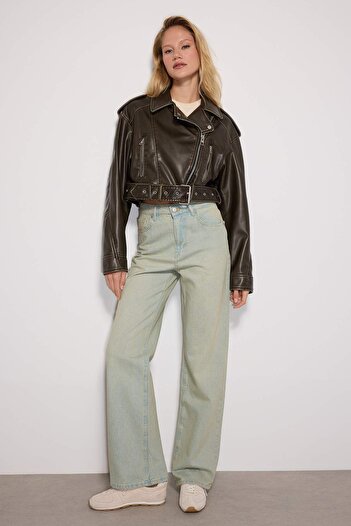 Trendyol Collection Niebieskie jeansy vintage z szeroką nogawką i efektem bladości TWOSS23JE00166