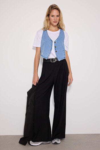 Trendyol Collection Синій приталений джинсовий жилет з V-подібним вирізом TWOSS23YE00036