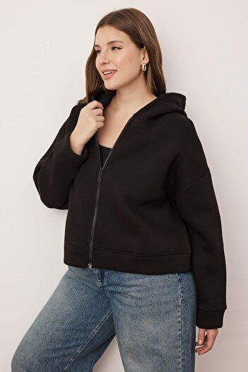 Trendyol Curve Φούτερ με μαύρη κουκούλα Oversize Crop Boy Plus Size TBBAW26AO00030