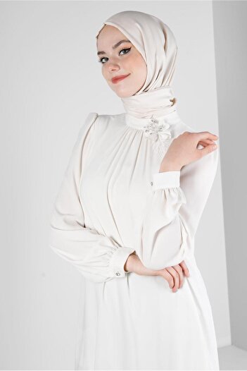 Alvina ASYMMETRIC CUT TUNIC WITH FLOWER ACCESSORY 43610