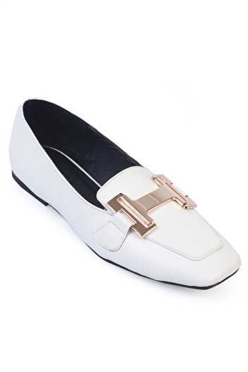 Capone Outfitters Carey Blunt Toe Women's Loafer with Metal Buckle Accessories