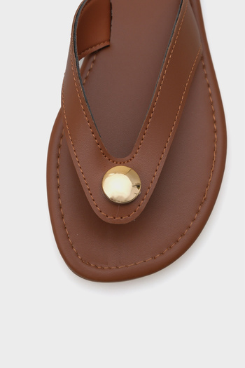 Capone Outfitters Γυναικείες παντόφλες Kassey Flip Flop Flat Heel με μεταλλικά αξεσουάρ και στρογγυλά δάχτυλα